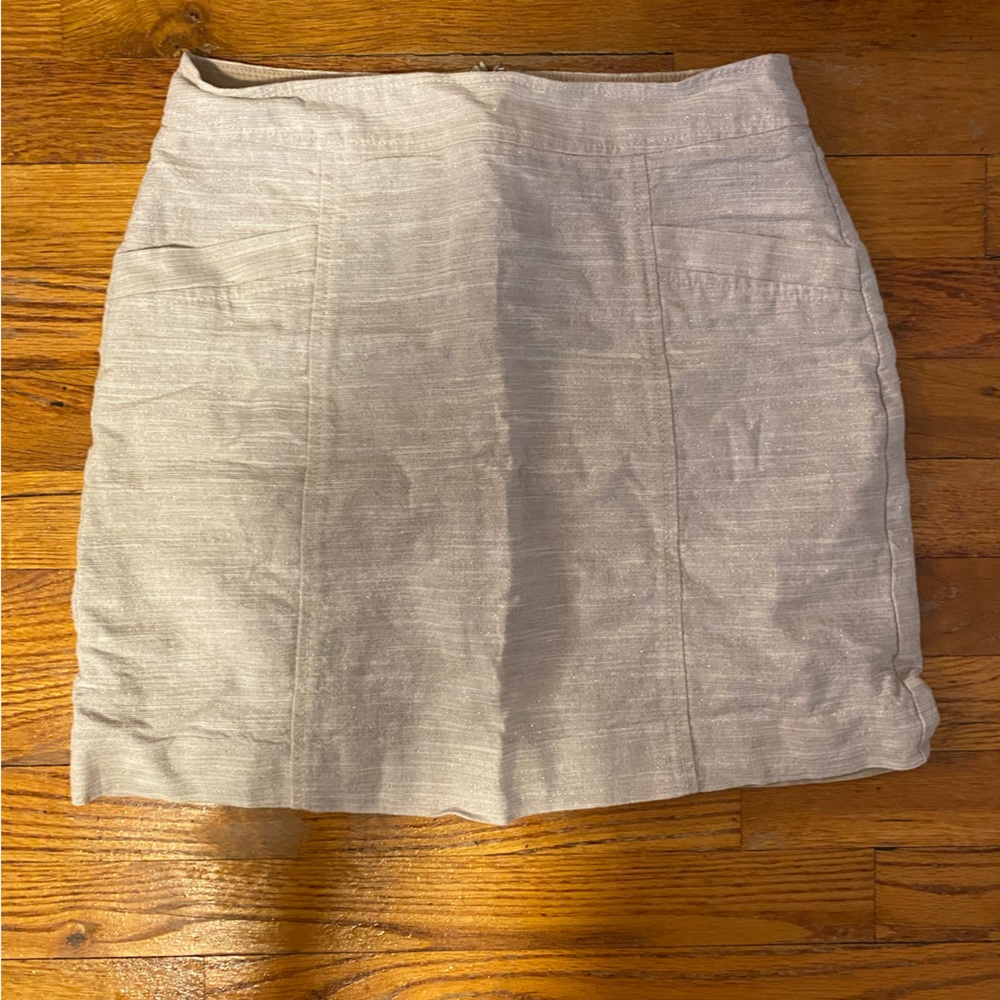 Loft beige mini skirt with front pockets